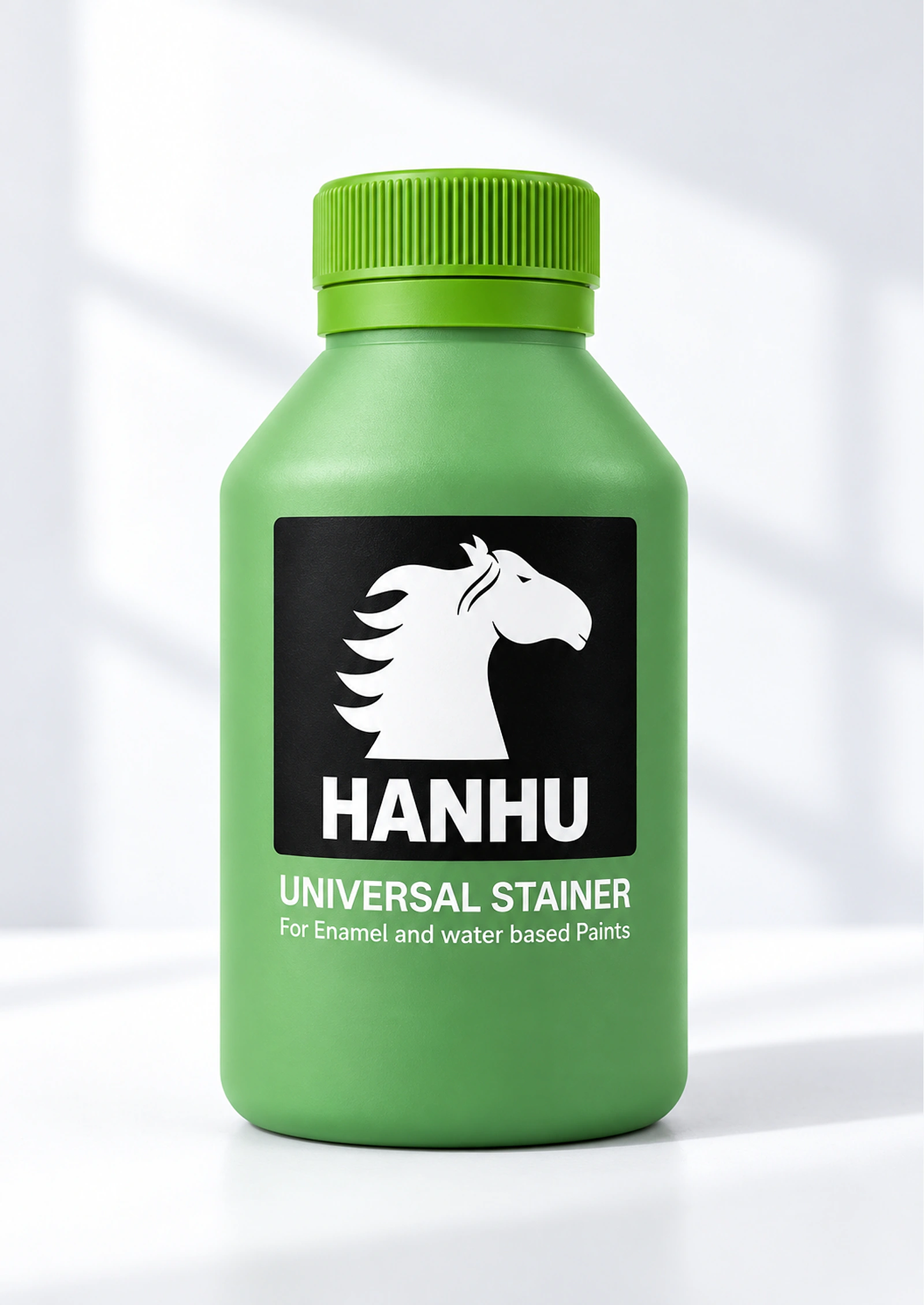 HANHU Universal Stainer bottle beside colour mixing materials